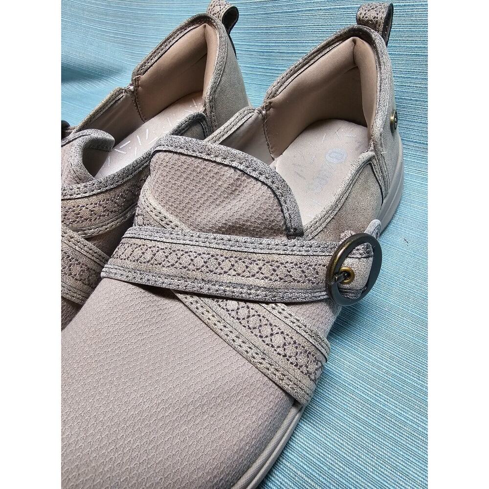 Bzees Indigo Womens Size 9 Tan/Beige Slip On Comfort Sneakers Shoes - Picture 3 of 7